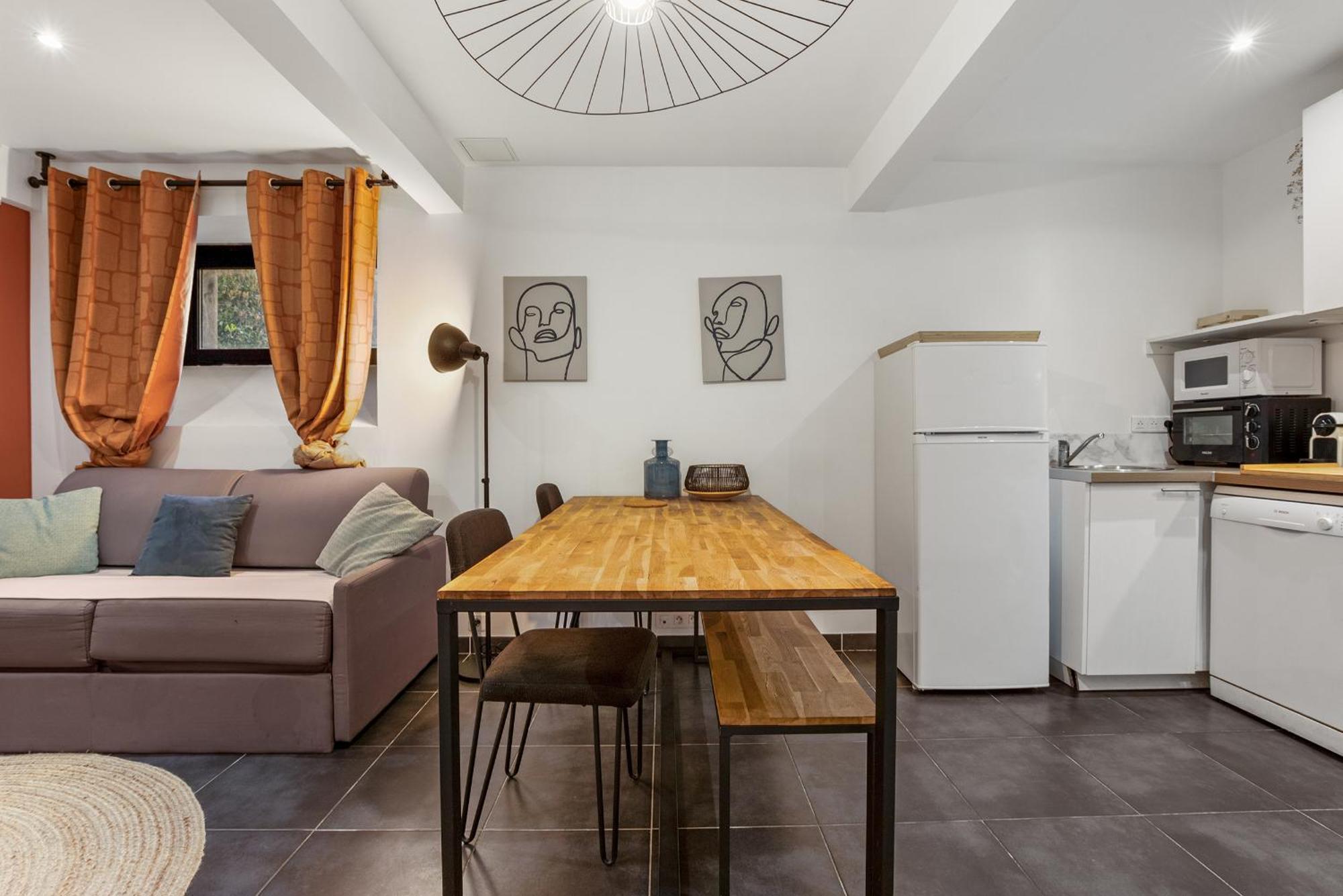 Saint Charles Apartment *